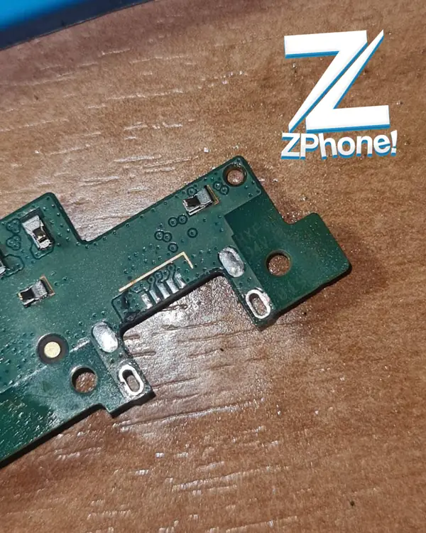 Celular Android · Cambio de pin de carga · Sin el pin dañado
